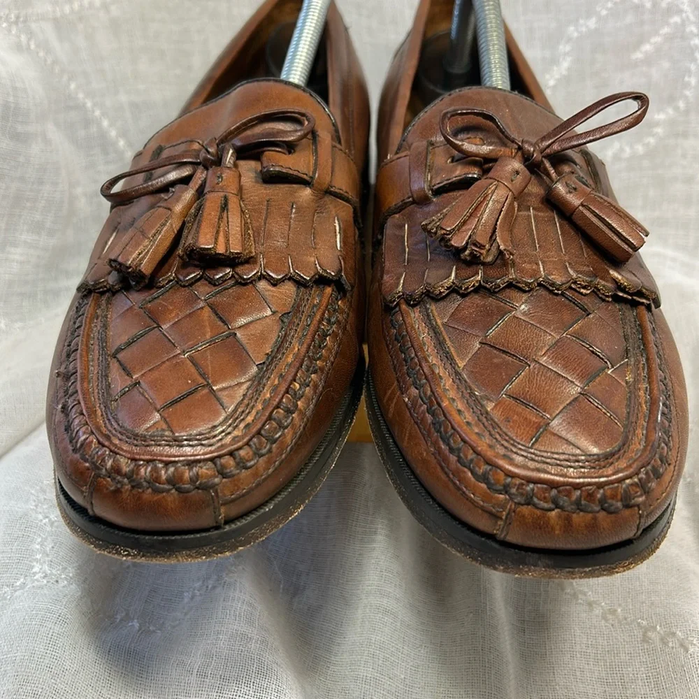 Johnston and Murphy leather loafers with tussles almost NEW